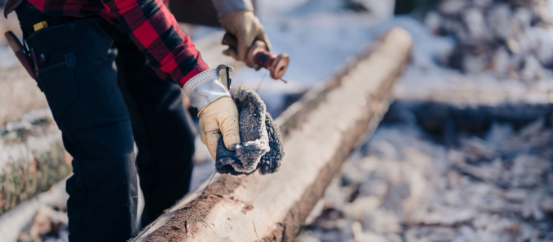 timring-knuttimra-kurs-workshop-ur-skogen-i-handen-fred-lagnemar-arbeta-historiska-handverktyg
