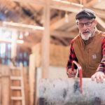 kurs-slojd-talja-yxa-kniv-bruksforemal-fred-lagnemar-221015-103439-01419-photographer-jesper-anhede-web